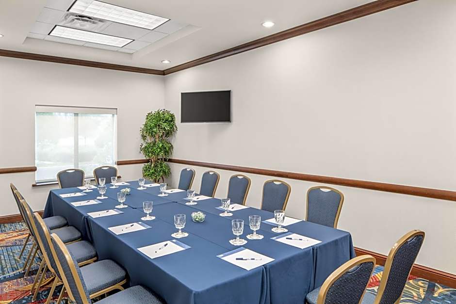 Holiday Inn Express & Suites Wilmington-Newark by IHG