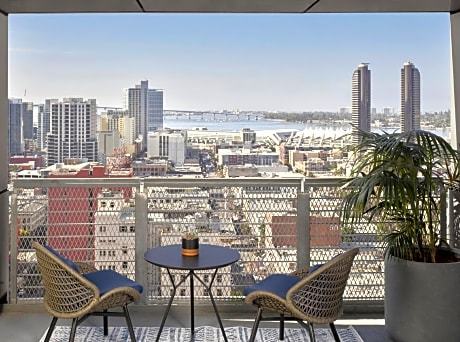 Premium King Room with City and Harbor View
