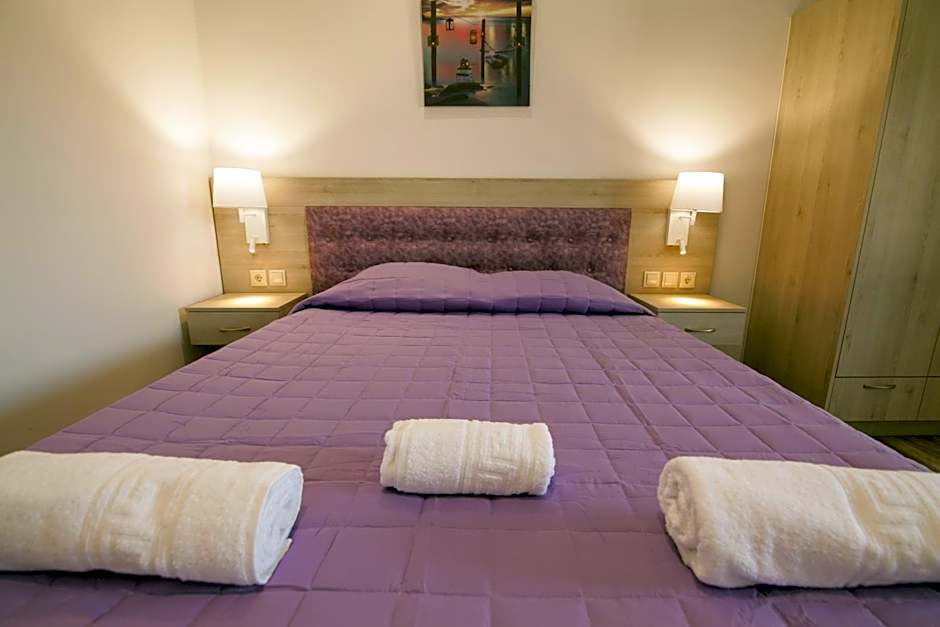 Del Mar 'Adults Only'