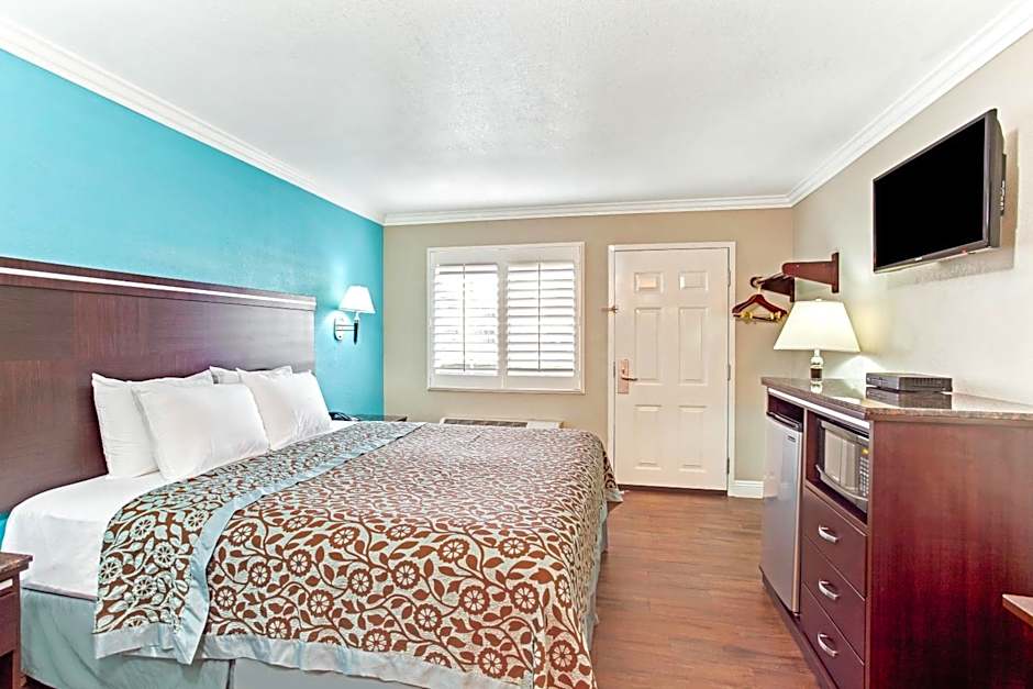 Cabana Inn & Suites