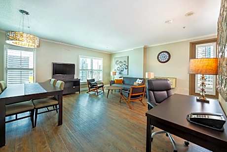 Efficiency King Suite with Sofa - Non Smoking