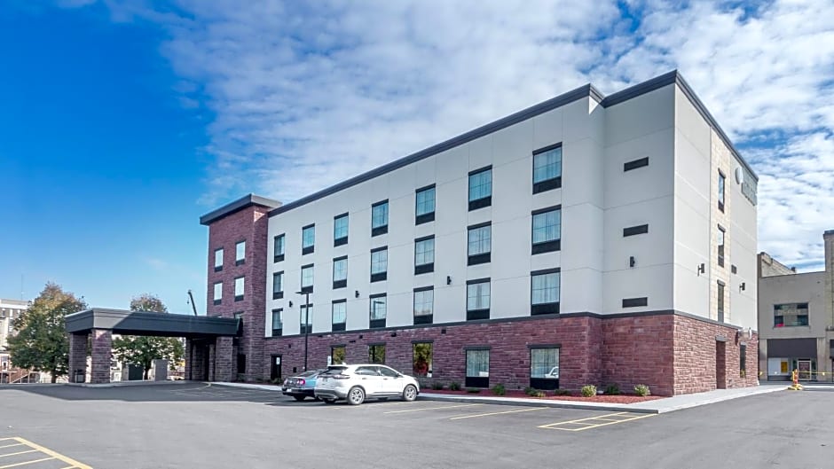 Cobblestone Hotel & Suites - Janesville