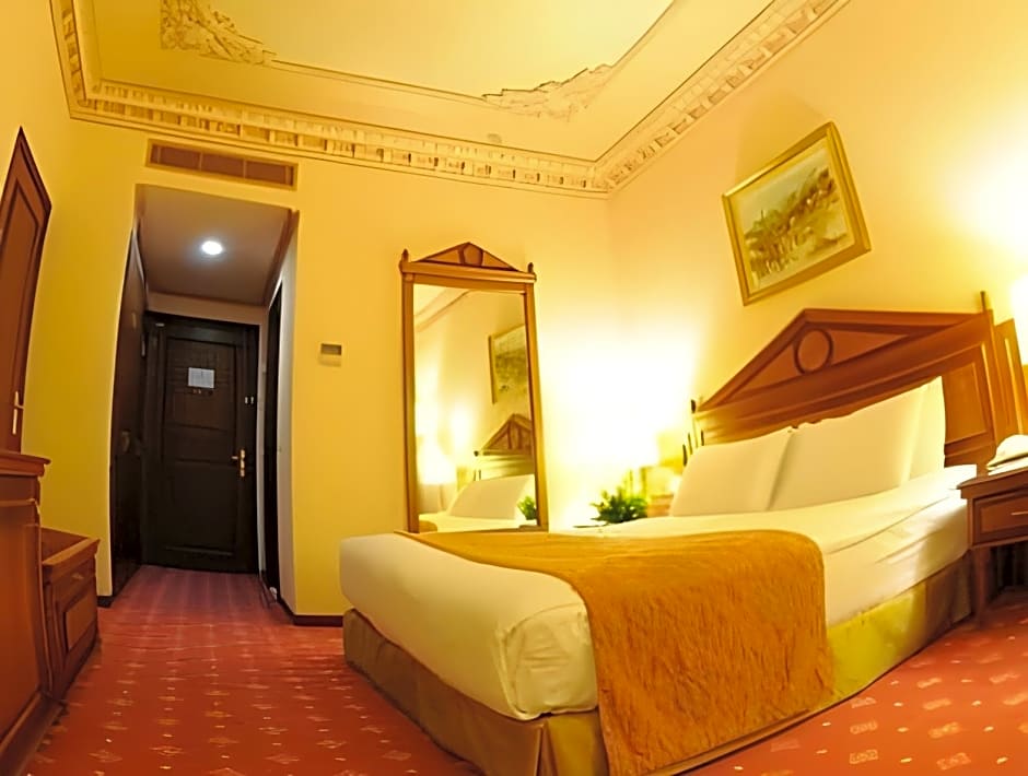 Golden Tulip Serenada Hamra Hotel