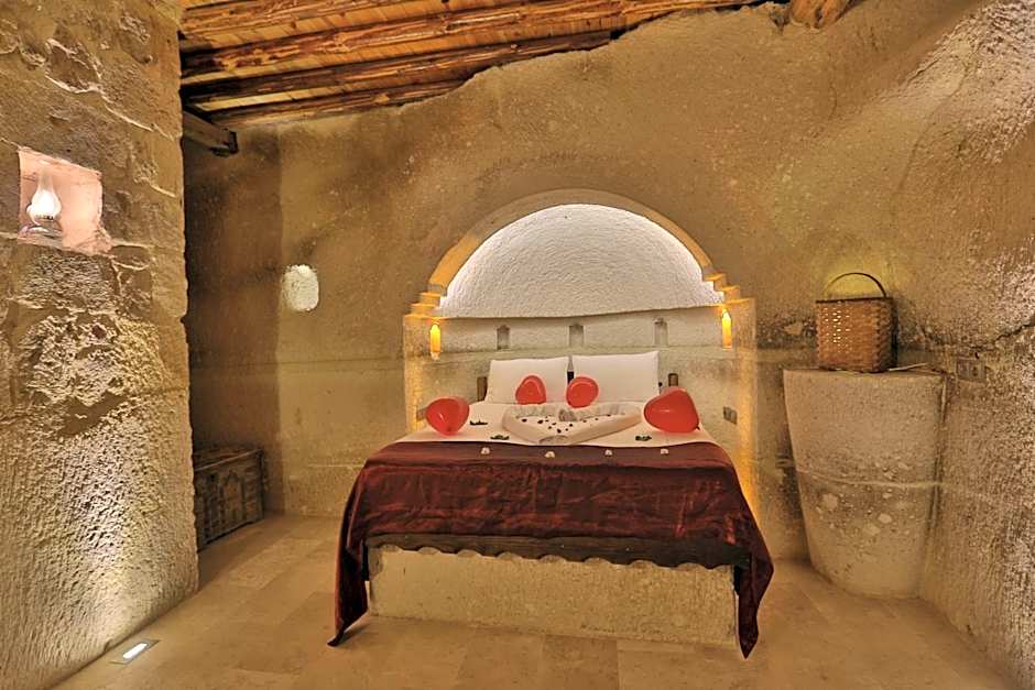 Abu Hayat Cave Suites