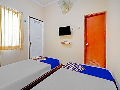 SPOT ON Room without Air Conditioning