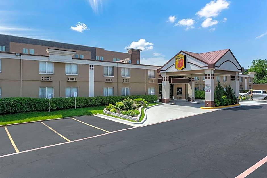 Super 8 by Wyndham Grand Prairie North