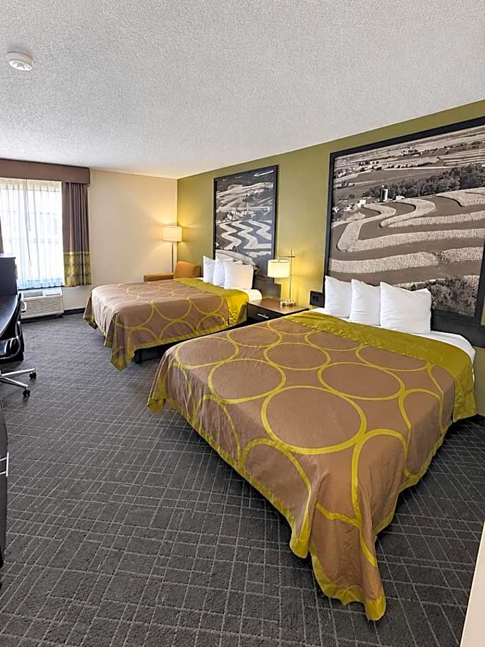 Super 8 by Wyndham Madison South