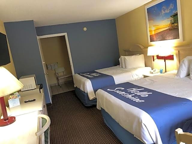 Days Inn by Wyndham Spartanburg Waccamaw
