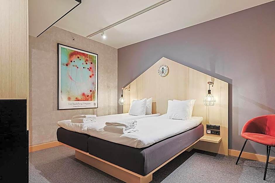 Hotel With Urban Deli