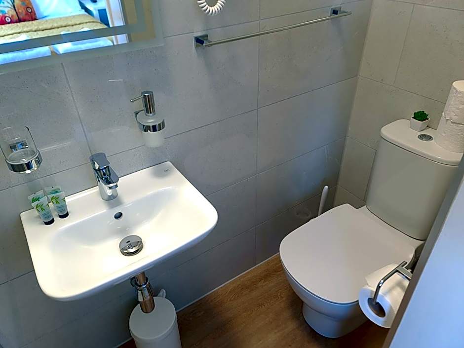 Torland Hotel - seafront location, guaranteed free parking