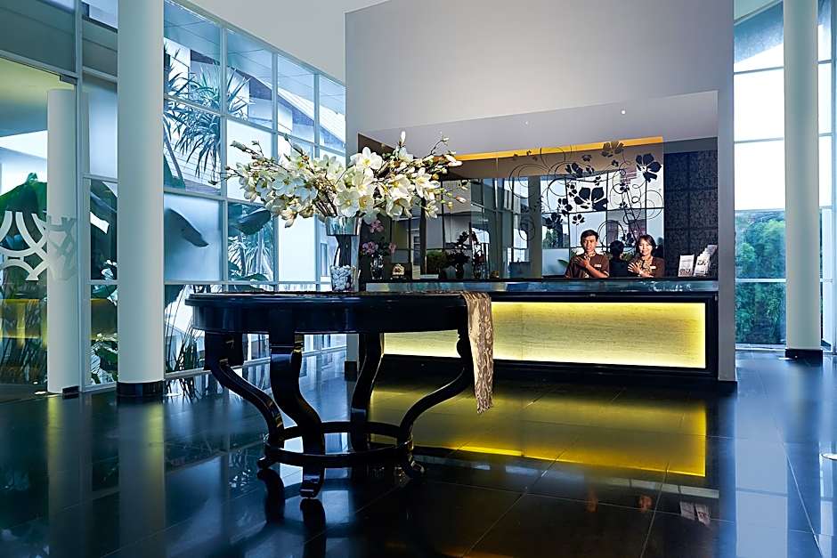 Grand Kecubung Hotel