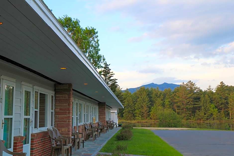 Sara Placid Inn & Suites