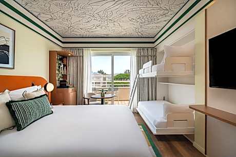 Essential Family King Room with One King Bed