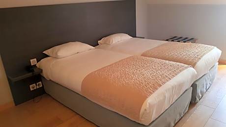 Twin Room with Private Bathroom