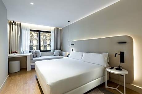 Design Room with Ramblas view