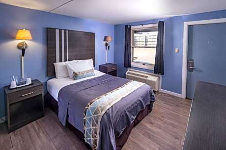 Deluxe Room (2 Adults + 1 Child)