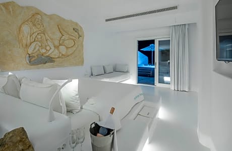 Private Luxury Two-Bedroom Art Suite with Outdoor Hot Tub, Sea View & Private Pool - Annex 