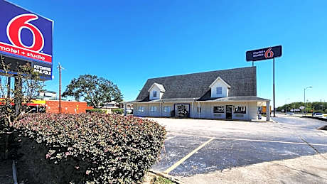 Studio 6 Webster TX Houston NASA Lake