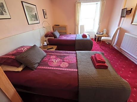 Twin room-Basic-Ensuite with Shower