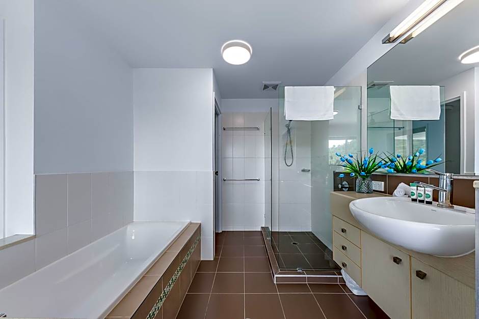 Airlie Summit Apartments