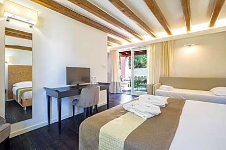 Deluxe Double Room with Balcony