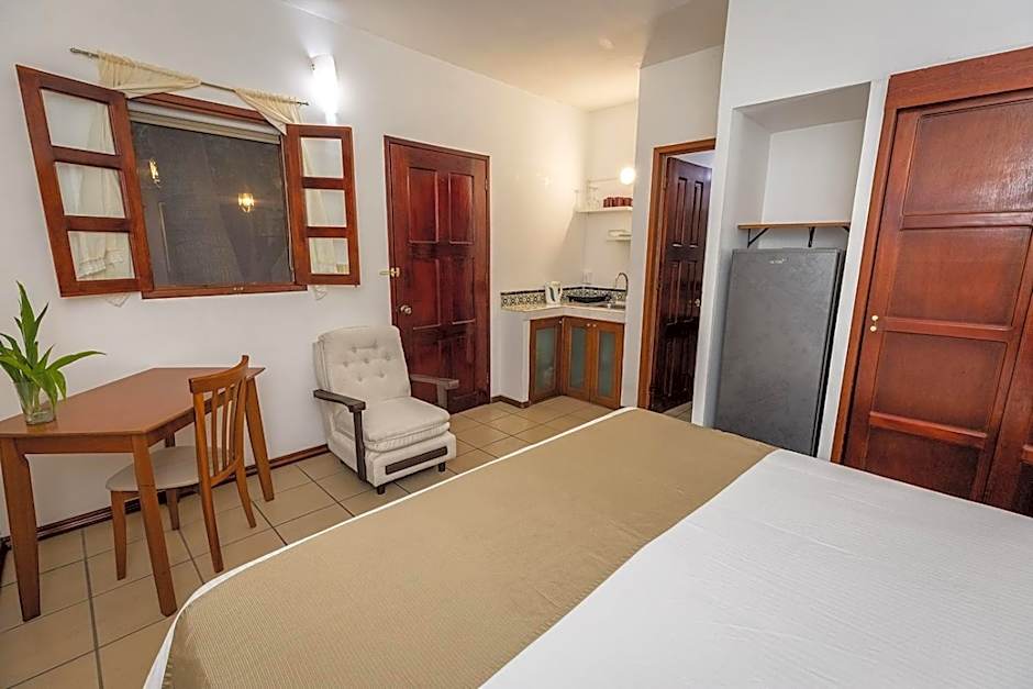 Las Mariposas Hotel & Studios