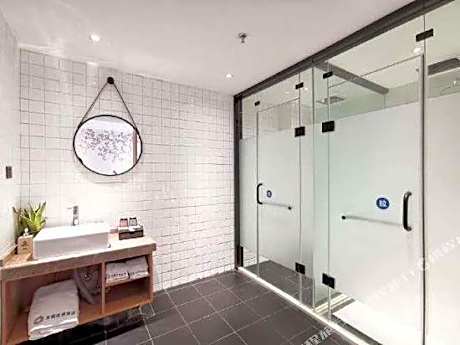 Fangyuan Select Hotel (Nanyang Xintian 360 China Southern Airlines store)