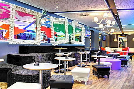 Urban Youth Hostel