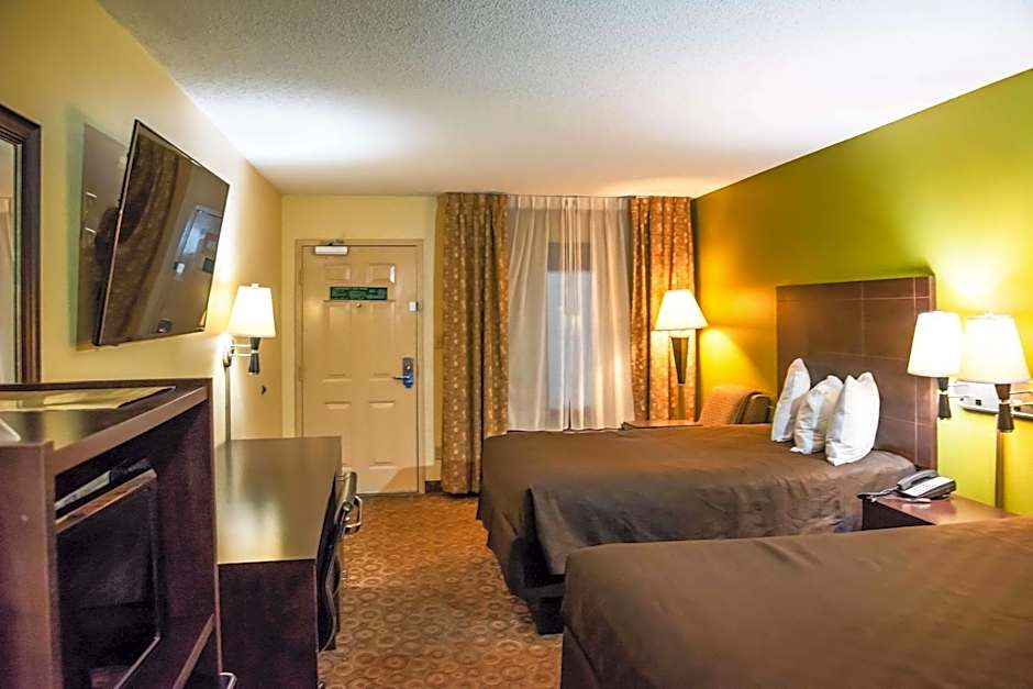 Rodeway Inn & Suites Clarksville near Governors Square Mall