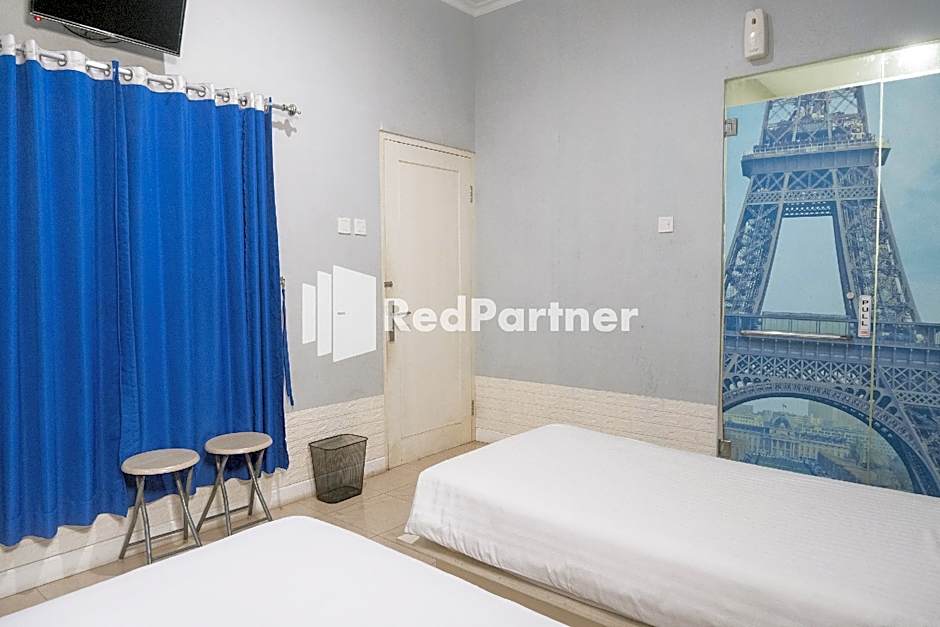 Londres Bed and Breakfast RedPartner near Gembira Loka Zoo