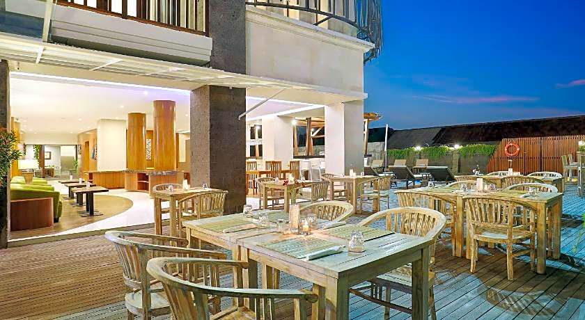 Townhouse Oak Signature Hotel
