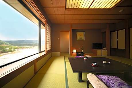 Superior Japanese-Style Room