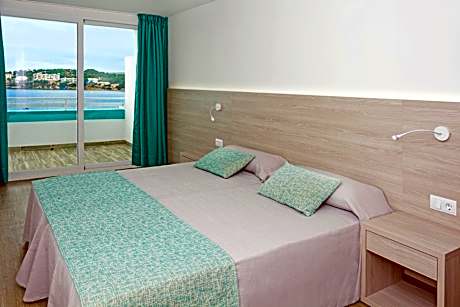 One-Bedroom Apartment with Sea View