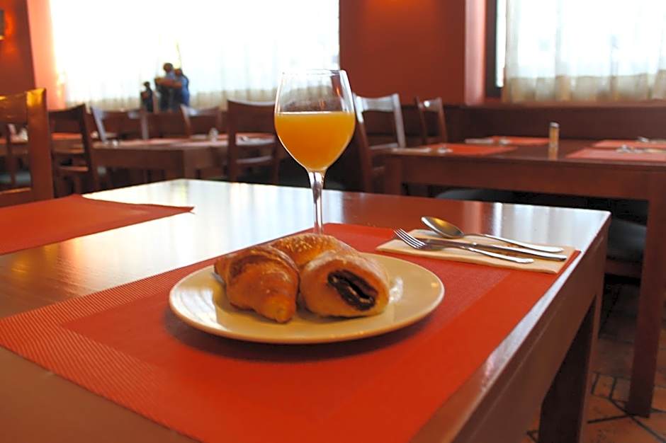 Hotel Restaurante El Tollo