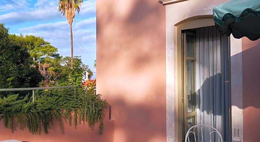 Domus Blanc Boutique Hotel