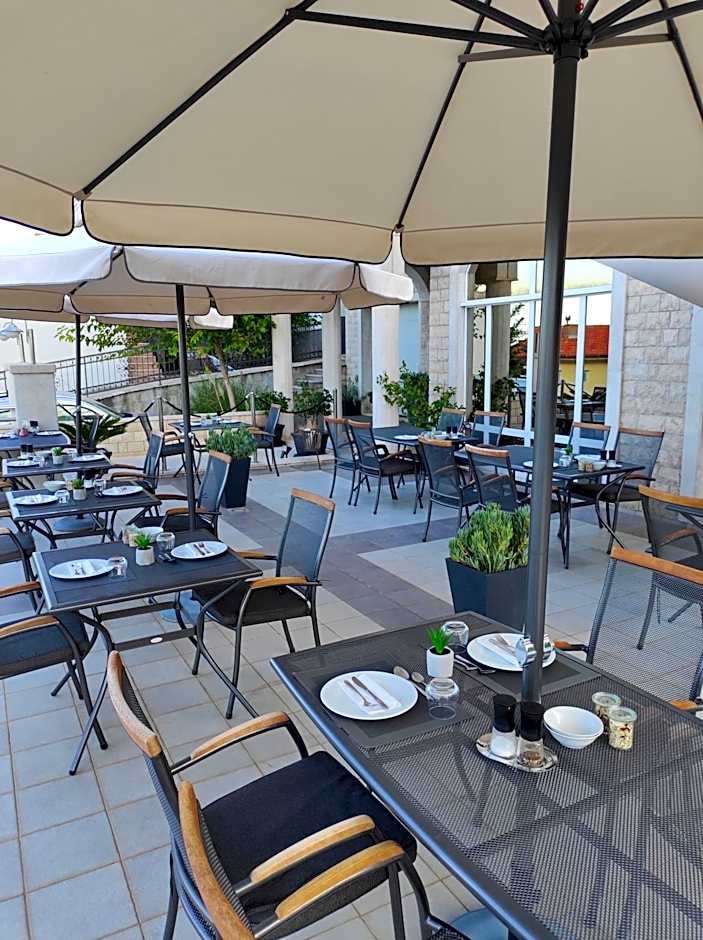 White Stone Villa 43