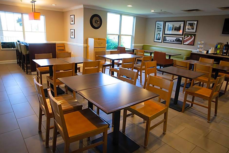 Country Inn & Suites by Radisson, Burlington (Elon), NC