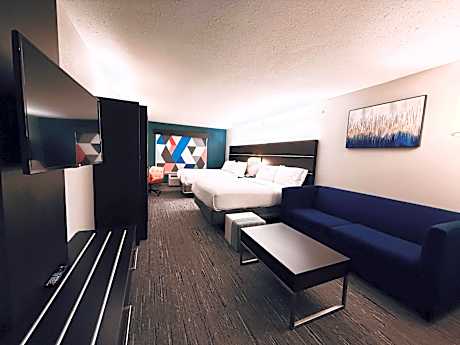 Queen Suite with Two Queen Beds and Mobility Accessible Roll-In Shower