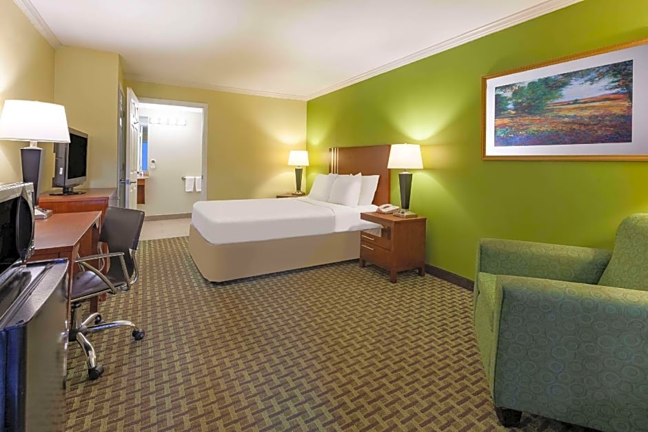 Days Inn by Wyndham Austintown