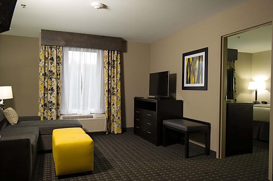 Holiday Inn Express and Suites Madison Central By IHG