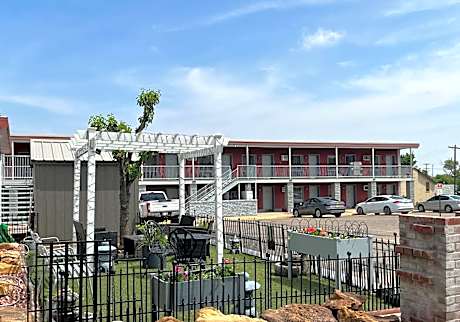 Midtown Inn & Suites