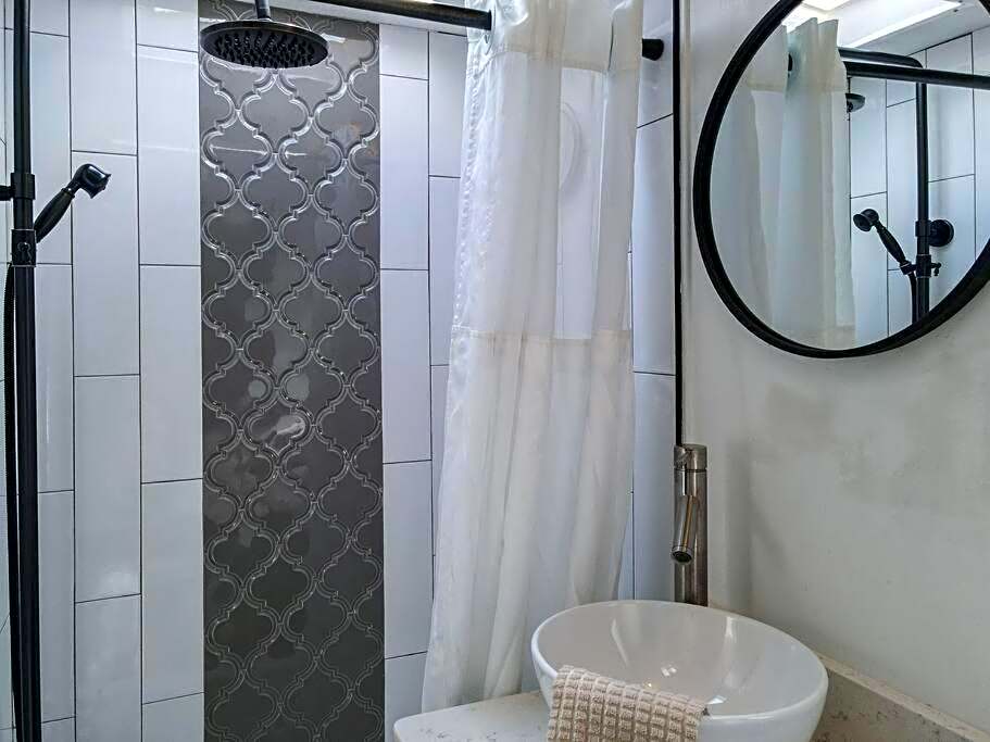 Wildflower Wanderlust-Glamping st 1885 Farms