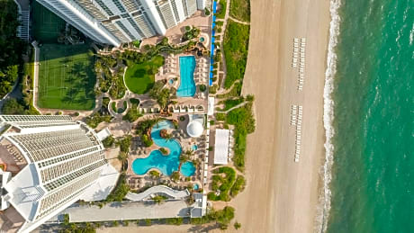 Trump International Beach Resort