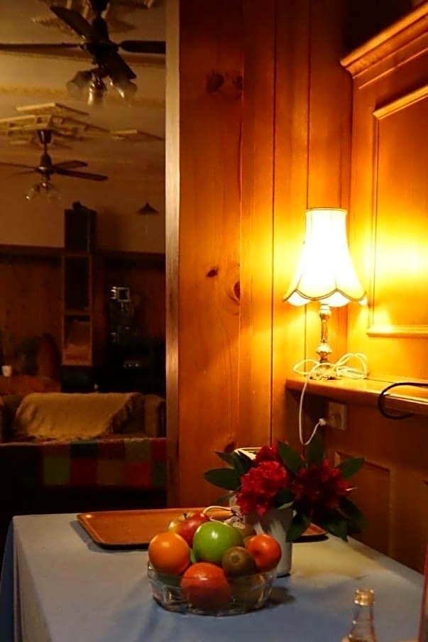 Green Gables Motel in Warburton