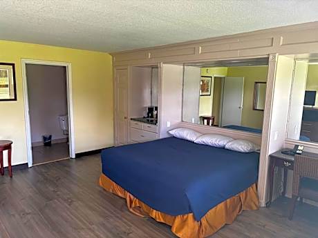 Deluxe King Suite