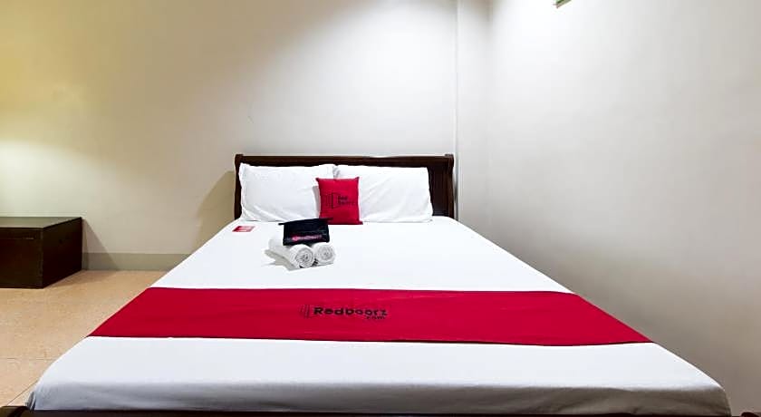 RedDoorz @ Teofila Lodge