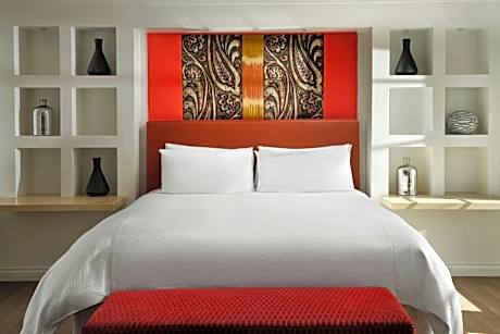Classic King Room (No Resort Fees)