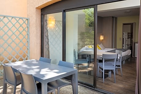 SUPERIOR TRIPLE ROOM WITH TERRACE