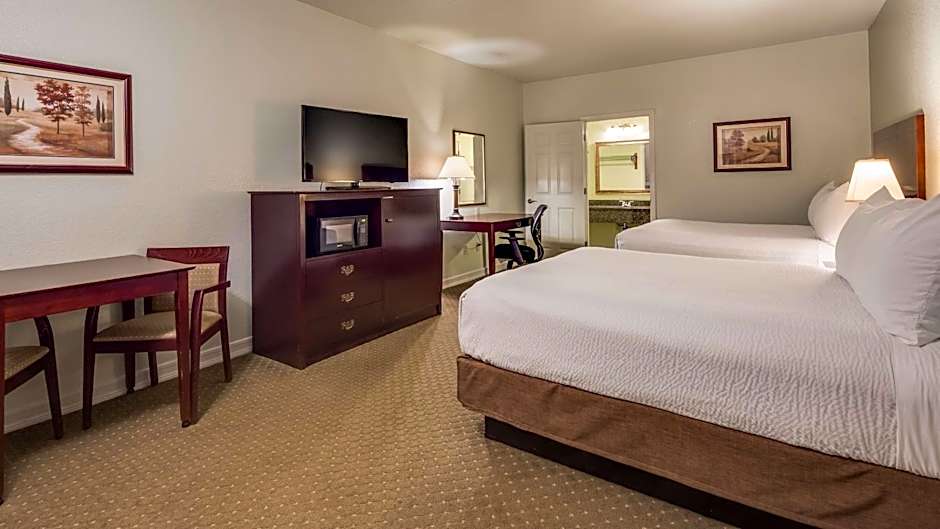 Best Western Plus Bayshore Inn