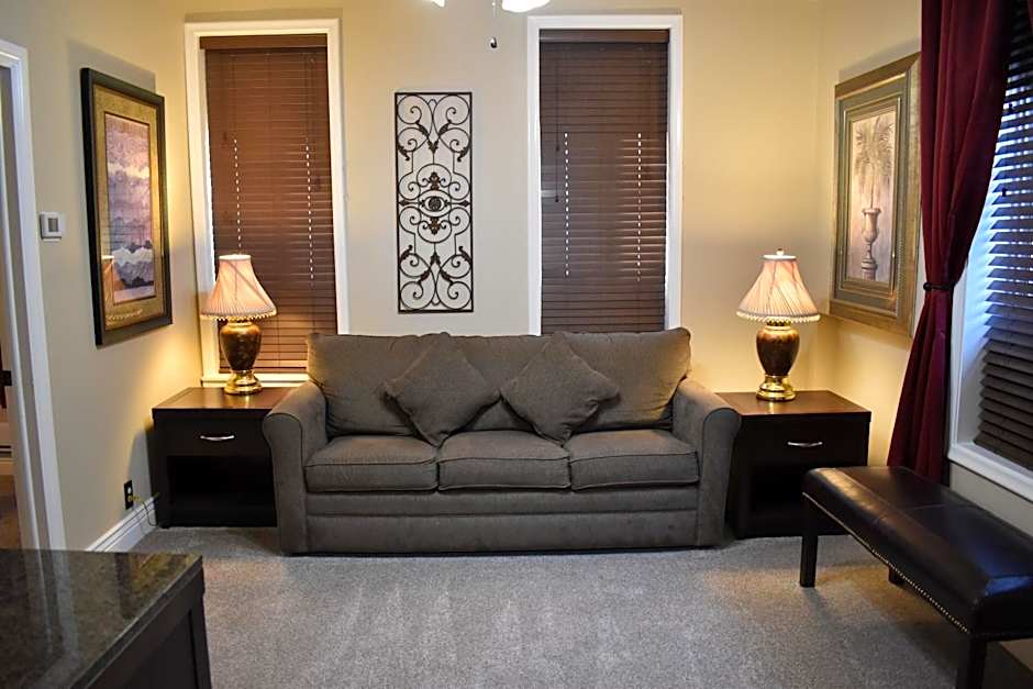 Silver Horseshoe Inn